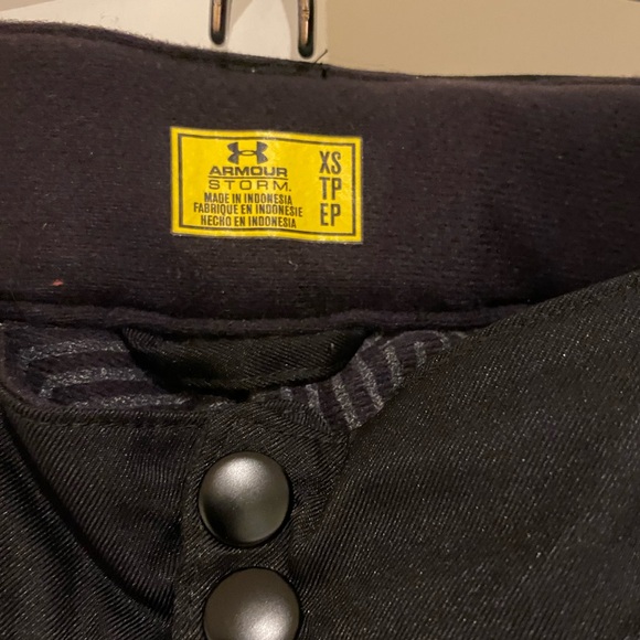 Under Armour Women's Black winter snow pants ❄️ - Picture 8 of 13
